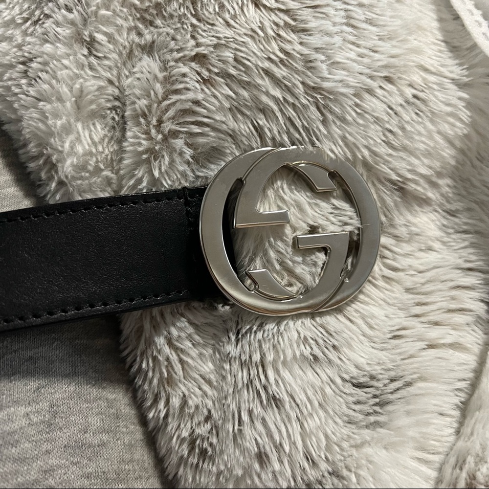 Black silver Gucci small belt.